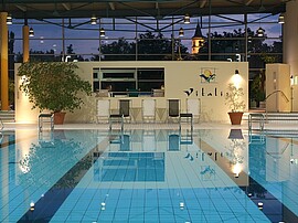 Schwimmbecken Wellnessbereich Wellnesshotel Parkhotel Weiskirchen